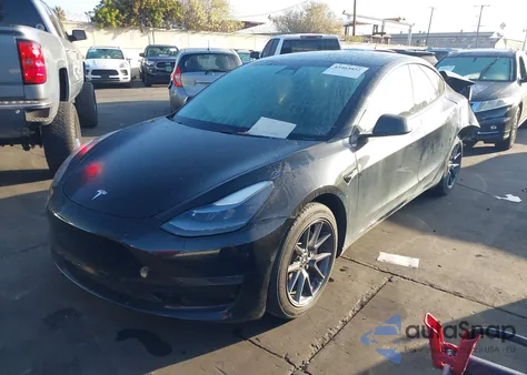 2021 Tesla Model 3 Standard Range Plus Rear-Wheel Drive z USA, uszkodzony, nr VIN 5YJ3E1EA0MF067081